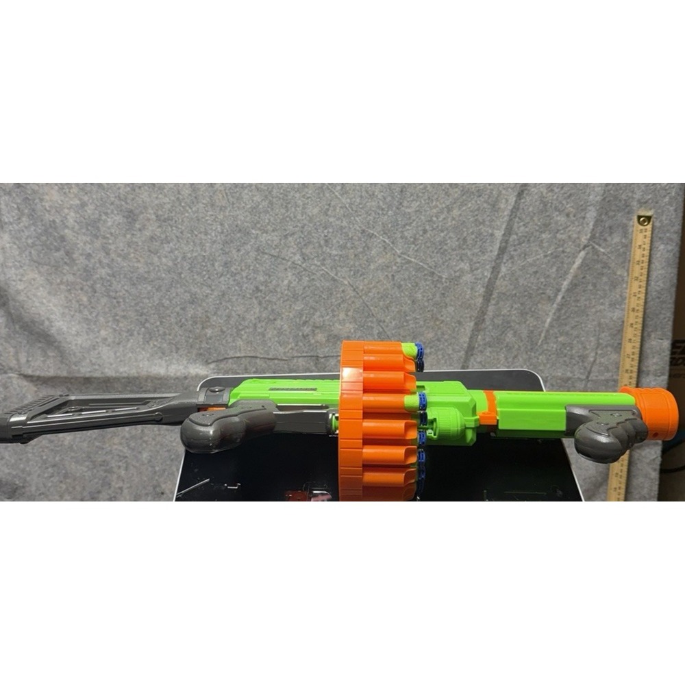 Revoltinator NERF Zombie Strike this comes with all the pieces except for‎ darts